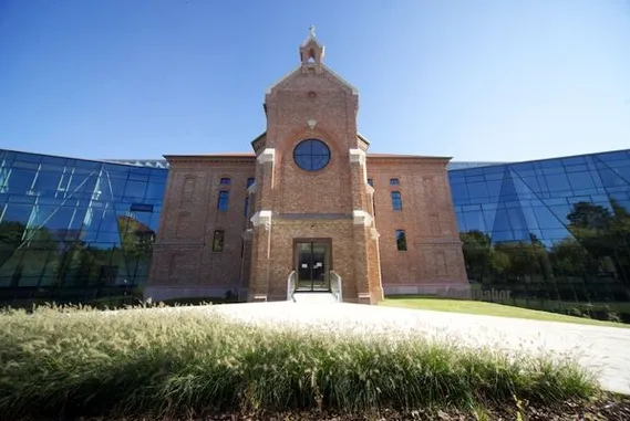 Iroda Akadémia Park - Officium + Trafó Ház