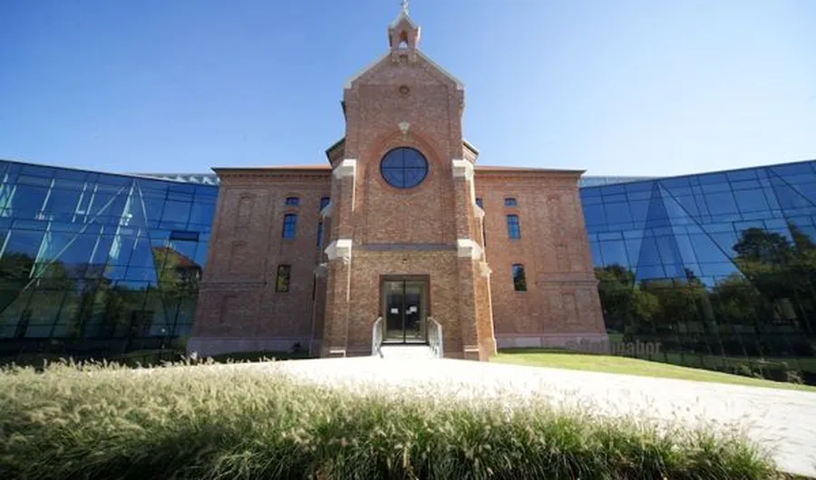 Iroda Akadémia Park - Officium + Trafó Ház