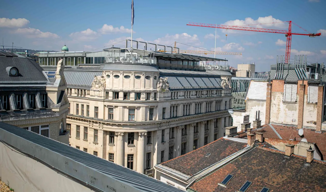 Iroda Kristóf Square Office Building