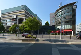 Iroda MOM Park Offices