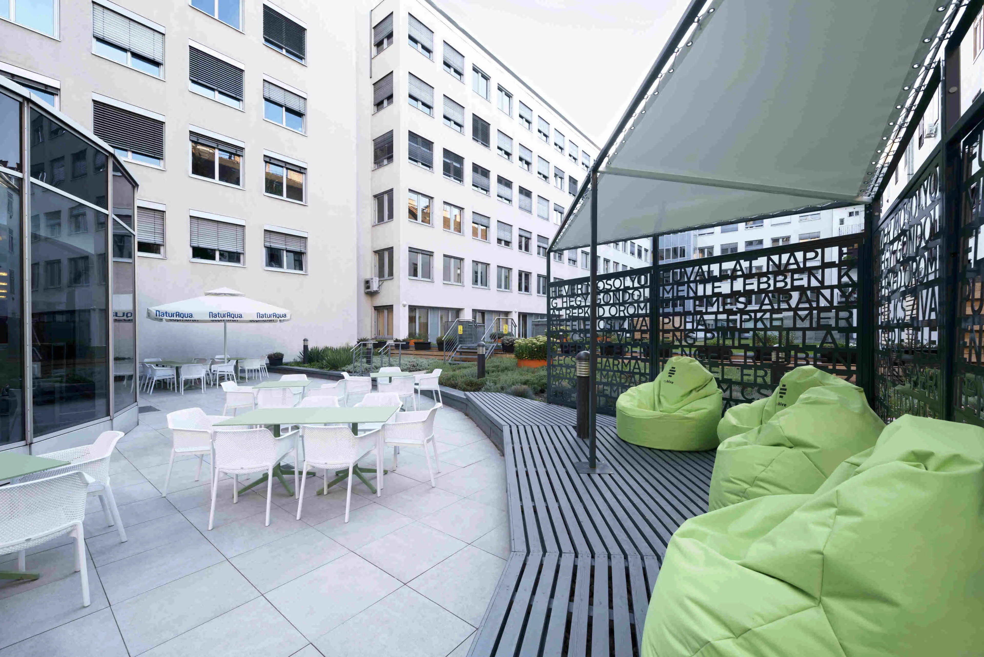 Iroda myhive Thirteen Globe