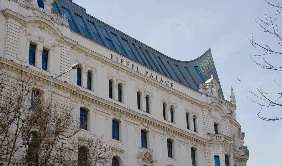 Iroda Eiffel Palace