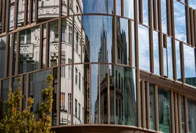 Iroda Szervita Square Building