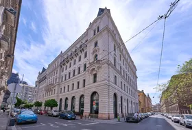 Iroda Eiffel Palace