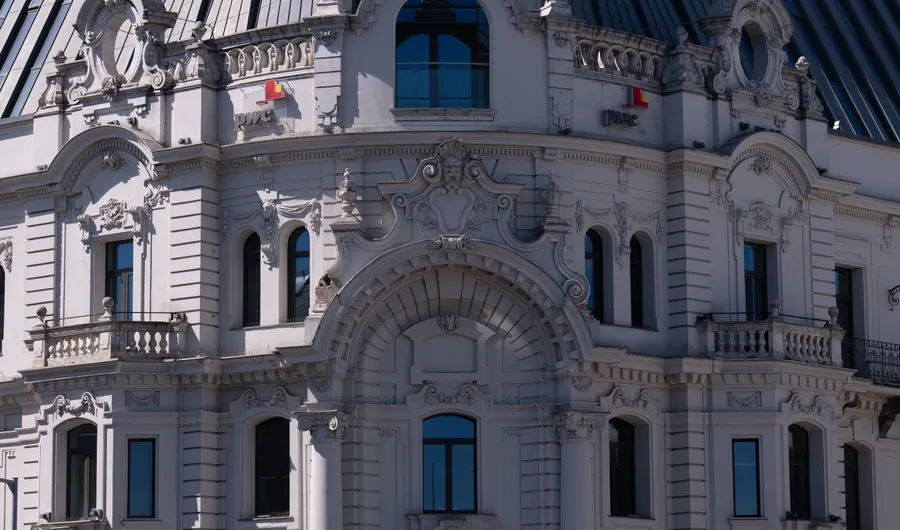 Iroda Eiffel Palace